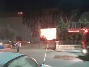 Plastik Malzeme Üreten İş Yerinde Korkutan Yangın