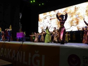 Bakan Ersoy, Anadolu Ateşi Dans Grubu’nun ’Troya’ Gösterisini İzledi