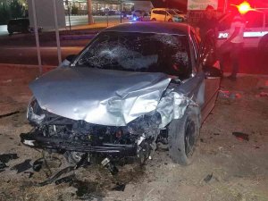 Aksaray’da İki Otomobil Çarpıştı: 3 Yaralı