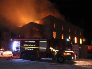 Cami İnşaatında Çıkan Yangın 2 Saatte Söndürüldü