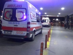 İ̇zmir’de Alkollü Şahıs İhbara Gelen Polisi Bıçakla Yaraladı