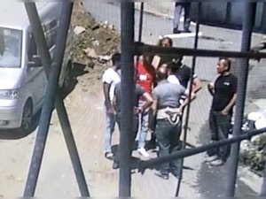 İ̇stanbul’da Ortalığın Karıştığı Silahlı Ve Sopalı Kavga Kamerada