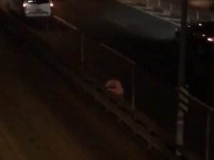 E-5 Karayolu’nda Dehşet Anları: Araçlar Çarpıp Üstünden Geçti