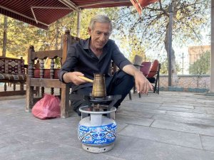 20 Yıldır Tüpü, Cezvesi Elinde Mırra Kahvesi İkram Ediyor