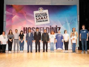 Lgs Ve Yks’de Başarılı Olan 90 Öğrenciye Altın Verildi