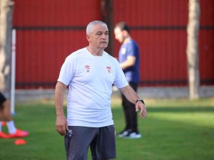 Rıza Çalımbay: "Deplasmanda Nasıl Oynanması Gerekiyorsa O Şekilde Oynadık"