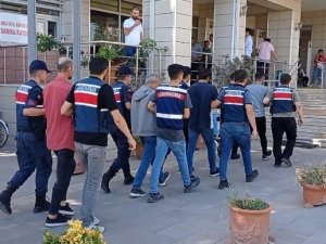 İ̇zmir’de Jandarmadan Uyuşturucu Tacirlerine Operasyon: 7 Gözaltı