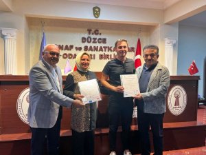 Ustalar Belgelerini Törenle Aldı