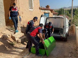 Afyonkarahisar’da Şüpheli Ölüm: Eve Giren Ekipler Şahsın Cansız Bedeniyle Karşılaştı