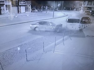 Virajda Savrulan Otomobilin Kazası Kamerada