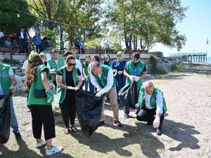 Daha Temiz Bir Çevre İçin Çöp Topladılar