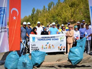 Tuşba Belediyesinden ‘Uluslararası Kıyı Temizleme Günü’ Etkinliği
