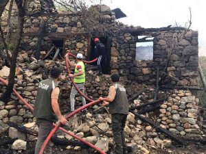 Artvin’de 4 Katlı Tarihi Binada Çıkan Yangın Korkuttu