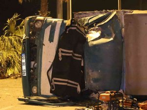Denizli’de Kargo Kamyoneti Devrildi: 1 Ölü