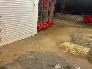Su Hattı Patladı, Cadde Göle Döndü, Esnaf İsyan Etti