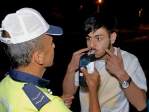 Polisin Alkollü Sürücü İle İmtihanı: Alkolmetreyi Üflemek İstemedi, Cezayı Duyunca İkna Oldu