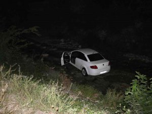Yolu Şaşıran Alkollü Sürücü Dereye Uçtu