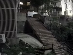 İ̇stanbul’da İlginç Hırsızlık Kamerada: Klima Motorunu Çaldılar