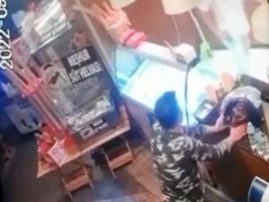 Müşteri Gibi Girdi, Bahşiş Kutusundan Para Çaldı