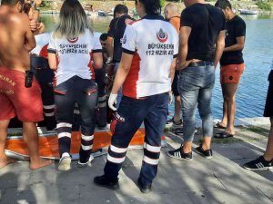 Küçükçekmece’de Bir Şahıs Teknede Alkol Alırken Düşüp Yaralandı