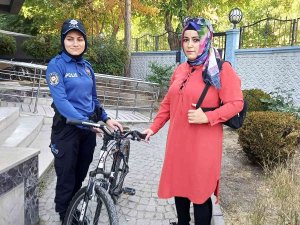 Polisin Ele Geçirdiği Çalıntı Bisikletler Sahiplerine Teslim Edildi