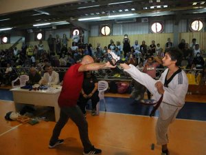 310 Tekvando Sporcusu Kuşak Atladı