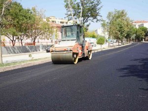 Karacabey’de Sıra Asfaltlama Çalışmalarına Geldi