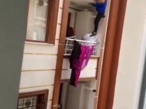 Evlenmek İstediği Kızın Evini Bastı, Yakalanacağını Anlayınca Balkondan Kaçtı