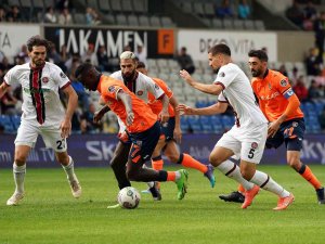 Spor Toto Süper Lig: Medipol Başakşehir: 0 - Karagümrük: 0 (Maç Devam Ediyor)