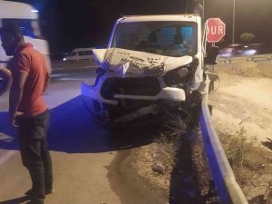 Sivas’ta Tırla Kamyonet Çarpıştı: 1 Yaralı