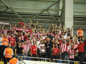 Sivasspor Taraftarı Deplasmanda Takımının Yanında