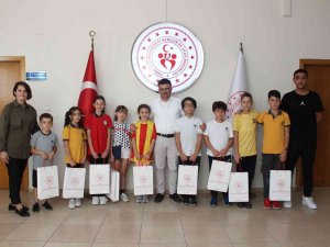 Minik Masa Tenisçilere Sürpriz Hediye