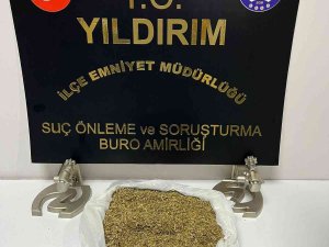 Bursa’da Polis Ekiplerince Takip Edilen Araçtan Uyuşturucu Çıktı