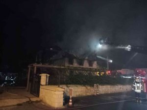 Zeytinburnu’nda Alev Alev Yanan Tarihi Fırın Harabeye Döndü