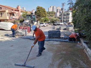 Kuşadası Belediyesi Eskiyen Yolları Yeniliyor