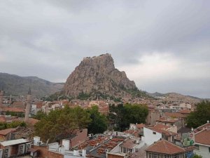 Afyonkarahisar Yeni Haftaya Serin Bir Havayla Başladı