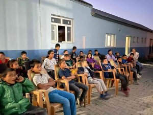 Miniklere Açık Havada Sinema Keyfi