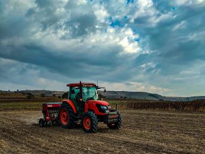 İ̇nönü’de Yüzde 75 Hibeli Kanola Tohumları Toprakla Buluştu