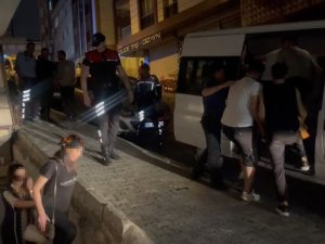 İ̇stanbul’da Uyuşturucu Baskınından Kaçak Göçmen Çıktı