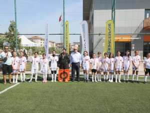 Çim Hokeyi Turnuvasında Kıyasıya Mücadele