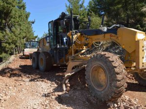 Konyaaltı Üçoluk Mahallesi Havutönü Grup Yolu Yenileniyor