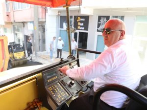 Başkan Bıyık Asfalt Makinesine Bindi, Ortaya Bu Kareler Çıktı