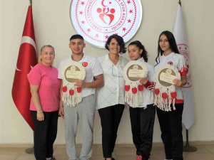 Başarılı Karateciler Ödüllendirildi