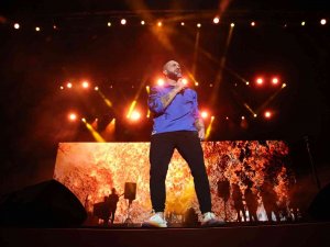 Troya Kültür Yolu Festivali’nde Şarkıcı Berkay Çanakkalelilerle Buluştu