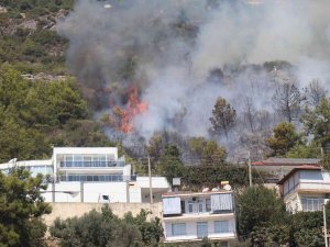Alanya’da Yerleşim Yerine Yakın Alanda Çıkan Orman Yangını Kontrol Altına Alındı