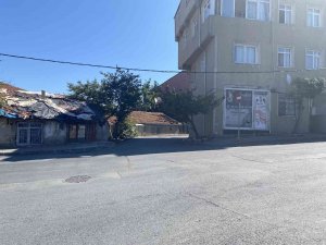Ümraniye’de Yolun Karşısına Geçen Çocuğa Otomobil Çarptı