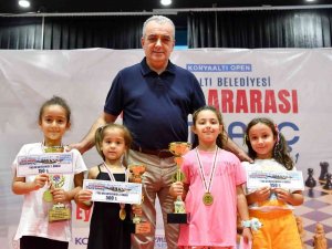 Konyaaltı’nda Uluslararası Satranç Turnuvası Sona Erdi