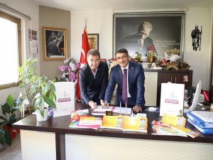 İ̇htiyaç Sahibi Öğrencinin Forma Ve Kırtasiyesi Şehzadeler Belediyesinden