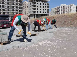 Karaköprü’de Üst Yapı Çalışmalarıyla Yollar Yenileniyor