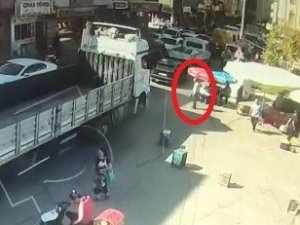 Ölüme Böyle Gitti...tır Altında Kalan Babalarını Görünce Yıkıldılar